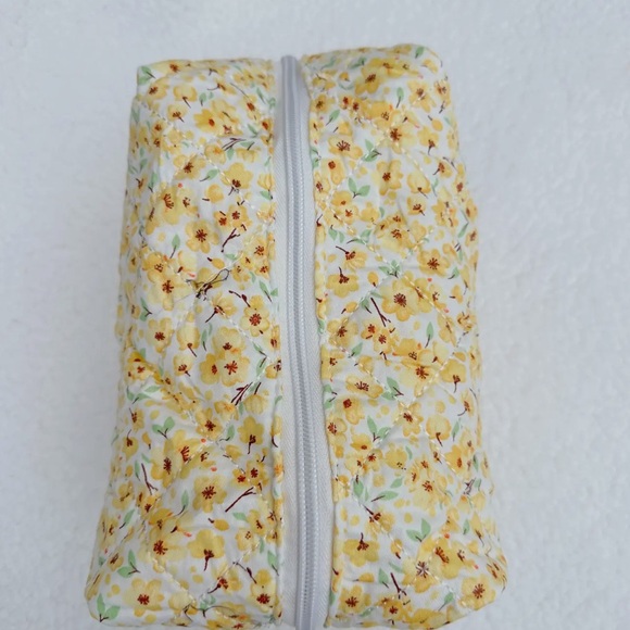 Pop of Flower Quilted Make Up Bag - Picture 3 of 4